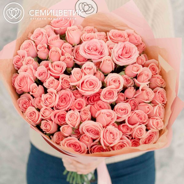Букет из 25 розовых кустовых роз (Эквадор) 40 см