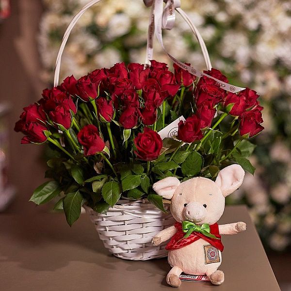75 красных роз (Кения) Standart в корзине