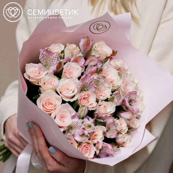 Букет из 25 розовых роз 40 см (Кения) и 7 розовых альстромерий