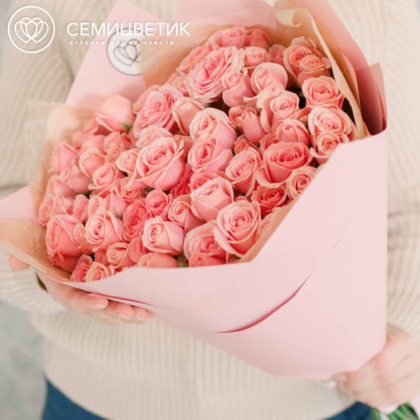 Букет из 25 розовых кустовых роз (Эквадор) 40 см