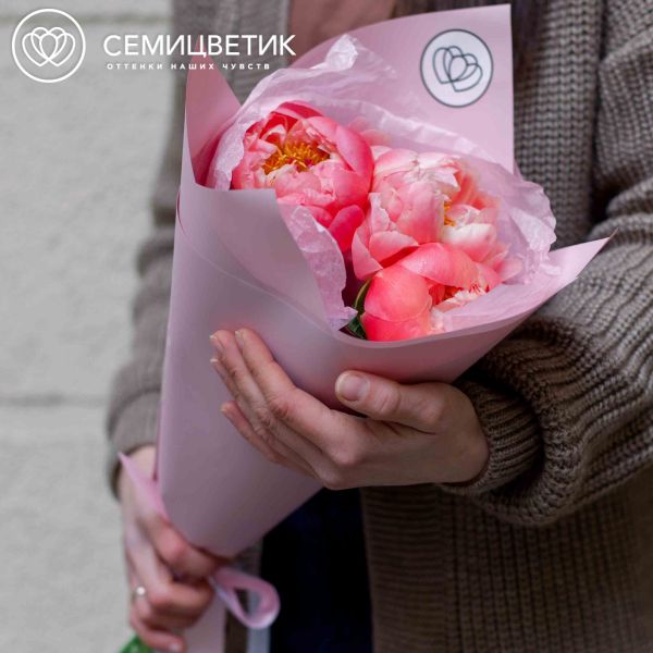 Букет из 3 коралловых пионов Coral Sunset Premium
