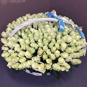Композиция из 201 белой розы (Кения) в корзине