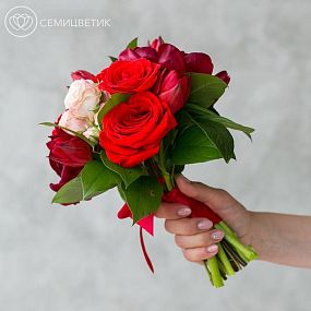 Свадебный букет невесты    из пионов, роз и тюльпанов