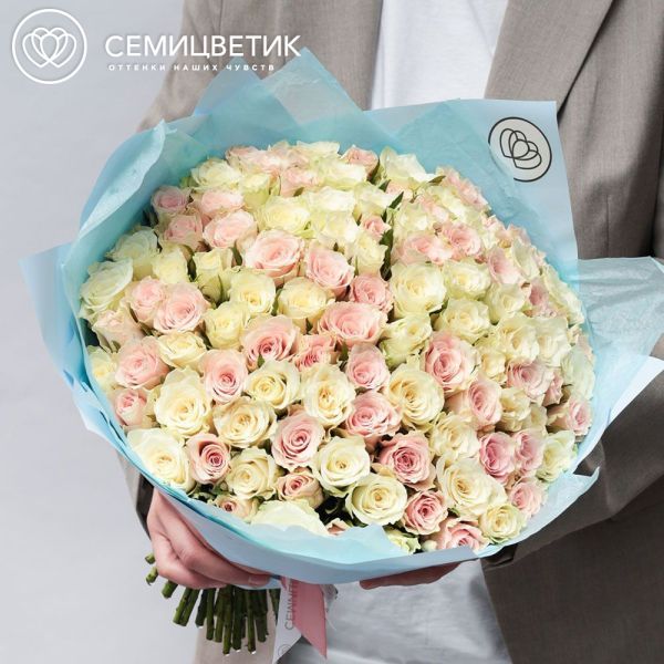 Букет из 101 белой и нежно-розовой розы 30 см (Кения)