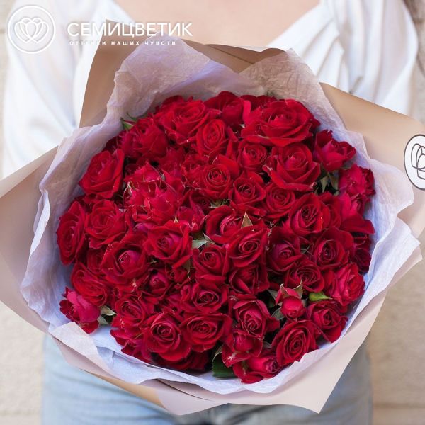 Букет из 19 красных кустовых роз 40 см (Кения)