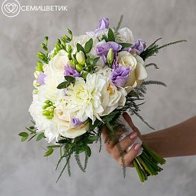 Свадебный букет невесты    из пионов, роз и георгинов