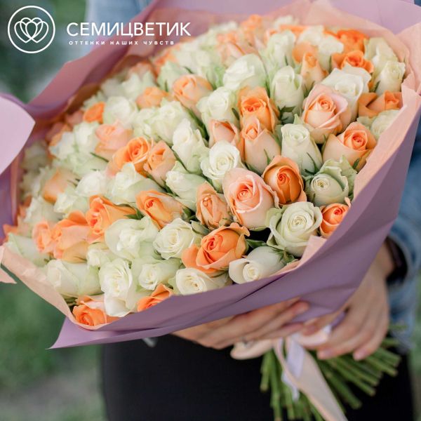 Букет из 101 белой и персиковой розы микс (Кения) 40 см Standart